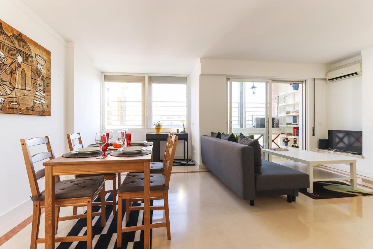 Lisbon Flower 360º - Your Lovely Flat With Pool And Parking ภายนอก รูปภาพ